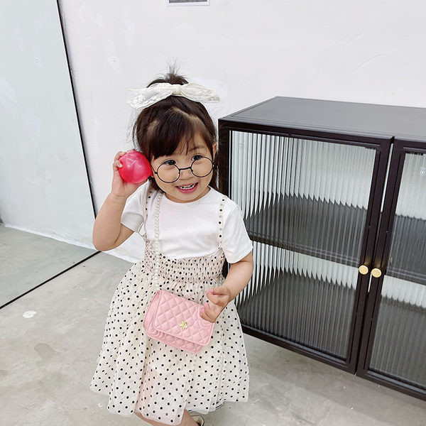 Καθημερινή παιδική τσάντα με μακριά λαβή και αγκράφα