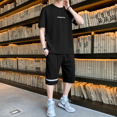 Meeste igapäevane spordimeeskond kahes osas mitmes värvitoonis