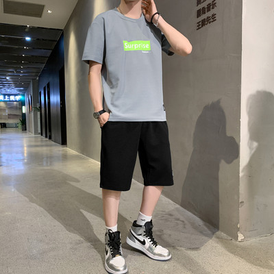 Meeste igapäevane spordimeeskond kahes osas mitmes värvitoonis