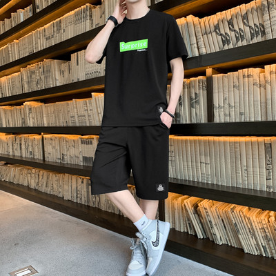 Meeste igapäevane spordimeeskond kahes osas mitmes värvitoonis