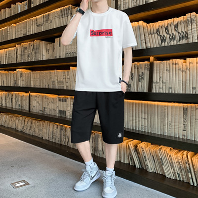 Meeste igapäevane spordimeeskond kahes osas mitmes värvitoonis