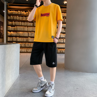 Meeste igapäevane spordimeeskond kahes osas mitmes värvitoonis