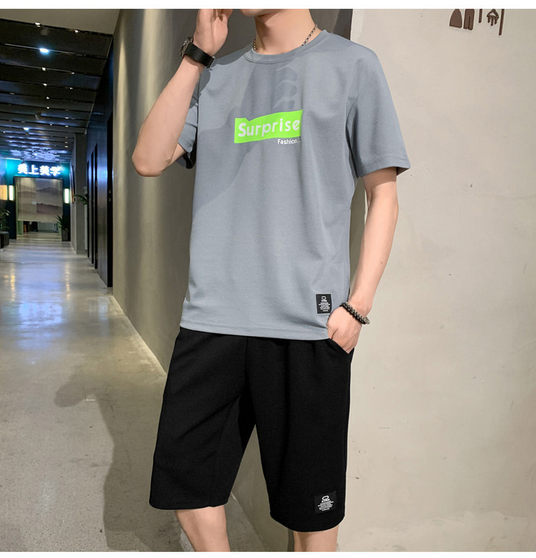 Meeste igapäevane spordimeeskond kahes osas mitmes värvitoonis