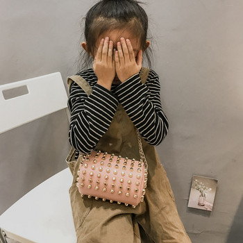Μοντέρνα παιδική τσάντα με μεταλλική λαβή και κασέτες για κορίτσια