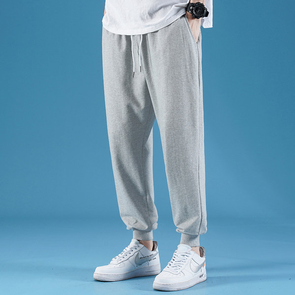 Muške sportske hlače s vezicama i džepovima