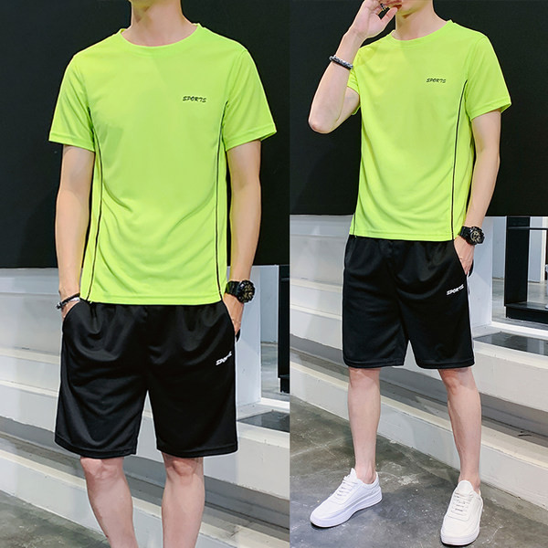 Vīriešu ikdienas komanda vairākās krāsās