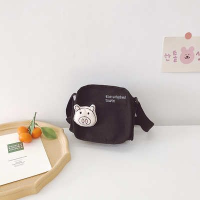 Moodne kirjaga lastekott poistele