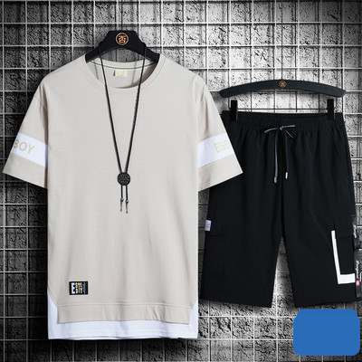 Vyrų sporto komanda su aplikacijomis ir užrašu