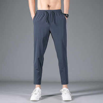 Vabaaja taskutega meeste püksid