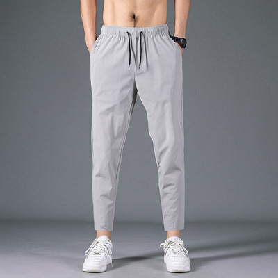 Vabaaja taskutega meeste püksid