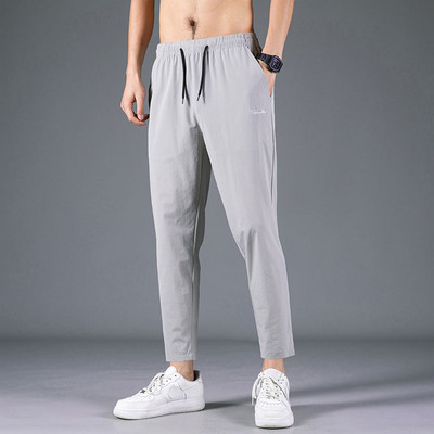 Vabaaja taskutega meeste püksid