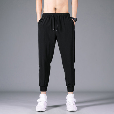 Vabaaja taskutega meeste püksid