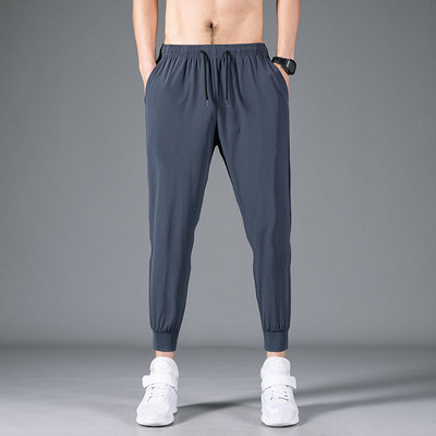 Vabaaja taskutega meeste püksid