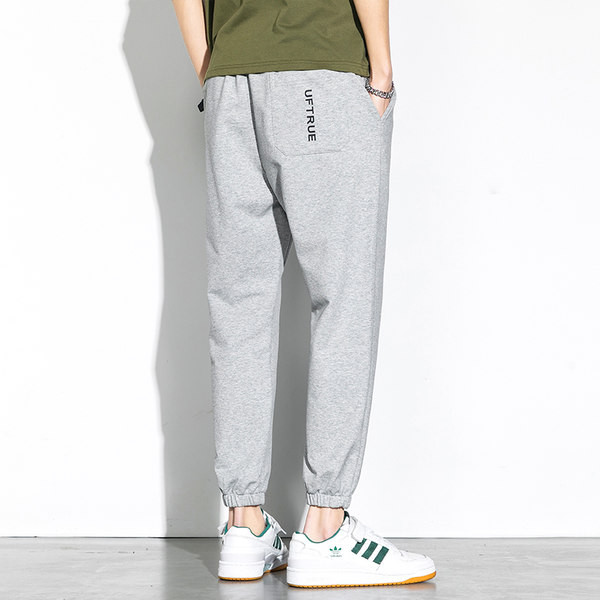 Meeste vabaaja püksid kirjadega