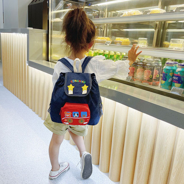 Moodne tasku ja kirjaga laste seljakott