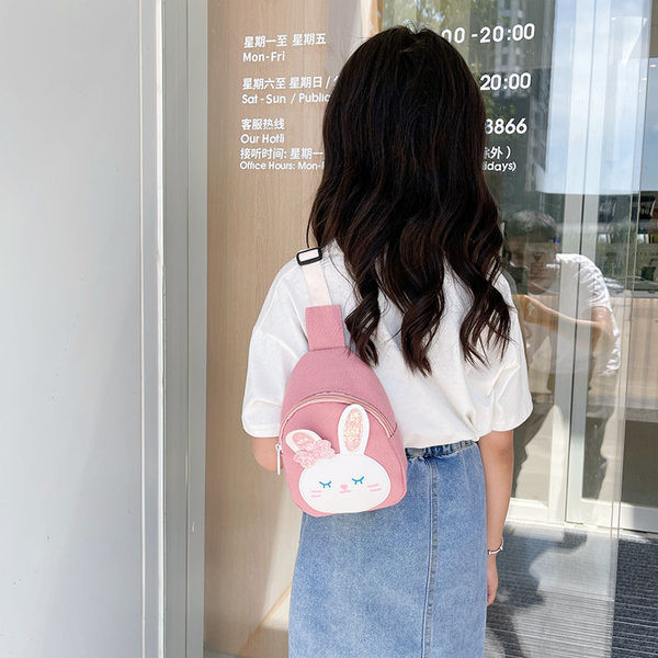 Mūsdienīga bērnu soma ar 3D elementu un rāvējslēdzēju