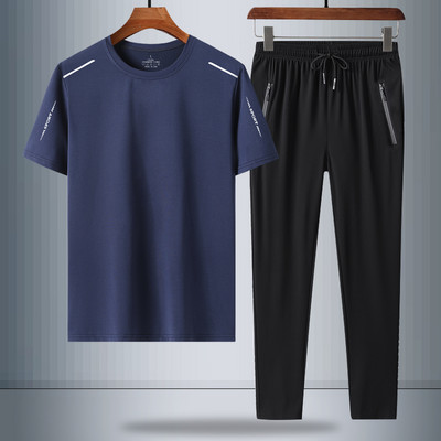 Meeste suvespordimeeskond O-kujulise kraega ja varrukal kiri