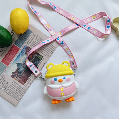 Moderna dječja torba za rame s 3D elementima