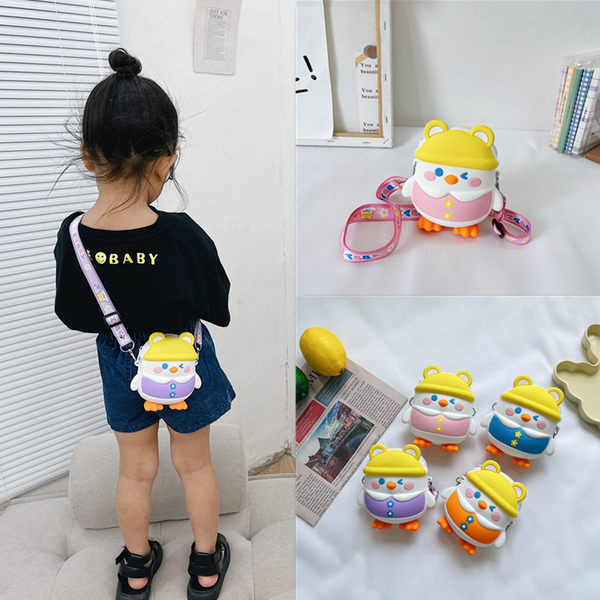 Moderna dječja torba za rame s 3D elementima