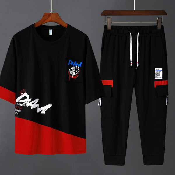 Ανδρική αθλητική φόρμα από κοντομάνικο μπλουζάκι και παντελόνι