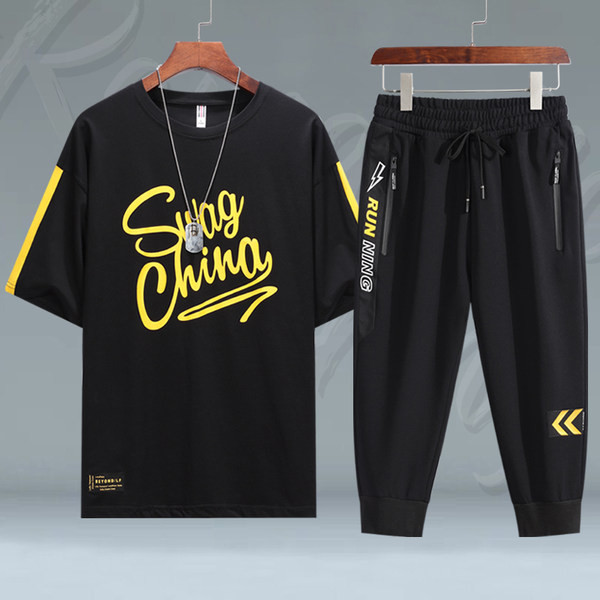 Ležeran muški komplet majica s aplikacijom i hlače