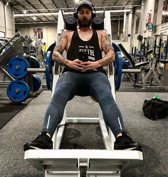 Ανδρικό αθλητικό καθημερινό σετ κατάλληλο για γυμναστήριο