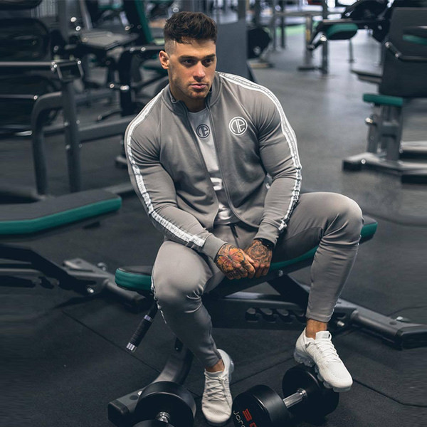 Novi model muške sportske ekipe u dva dijela