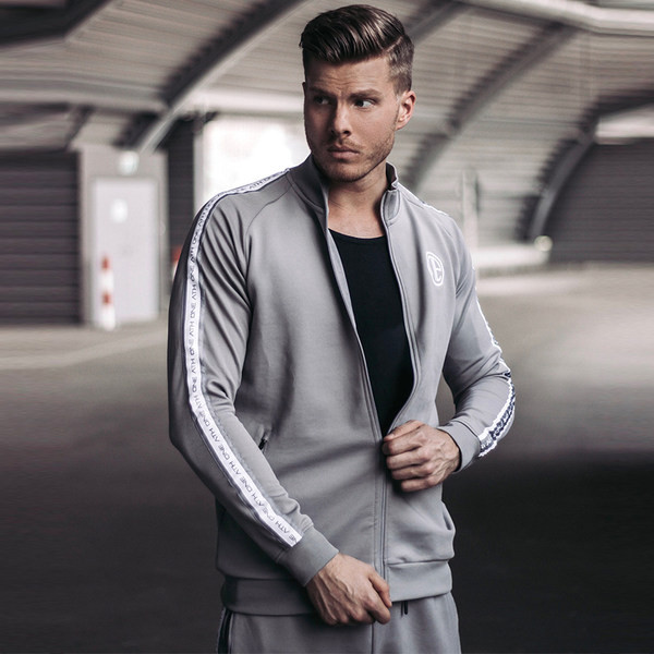 Novi model muške sportske ekipe u dva dijela