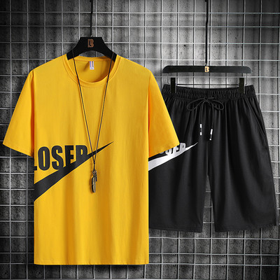 Suvine meeste vabaaja komplekt T-särgist ja lühikestest pükstest