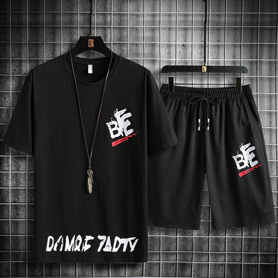 Suvine meeste vabaaja komplekt T-särgist ja lühikestest pükstest