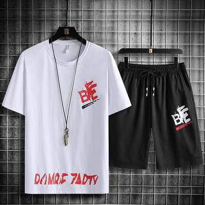 Suvine meeste vabaaja komplekt T-särgist ja lühikestest pükstest