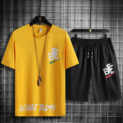 Suvine meeste vabaaja komplekt T-särgist ja lühikestest pükstest