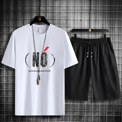 Suvine meeste vabaaja komplekt T-särgist ja lühikestest pükstest