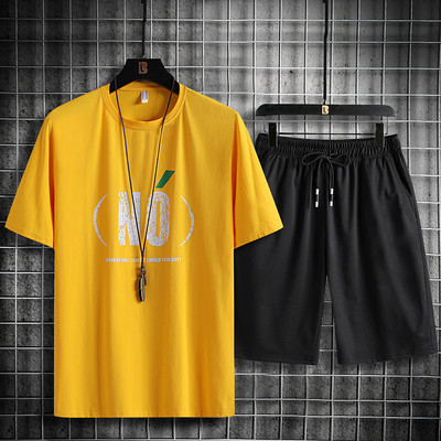 Suvine meeste vabaaja komplekt T-särgist ja lühikestest pükstest