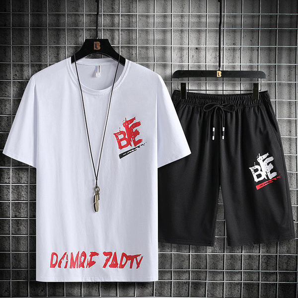 Suvine meeste vabaaja komplekt T-särgist ja lühikestest pükstest