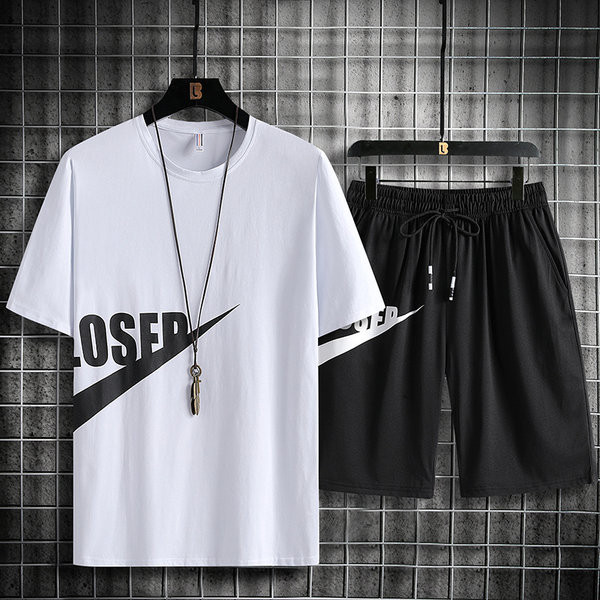 Suvine meeste vabaaja komplekt T-särgist ja lühikestest pükstest