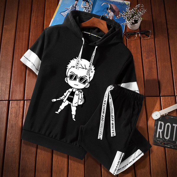 Muška sportska ekipa s kapuljačom i kravatom s natpisom