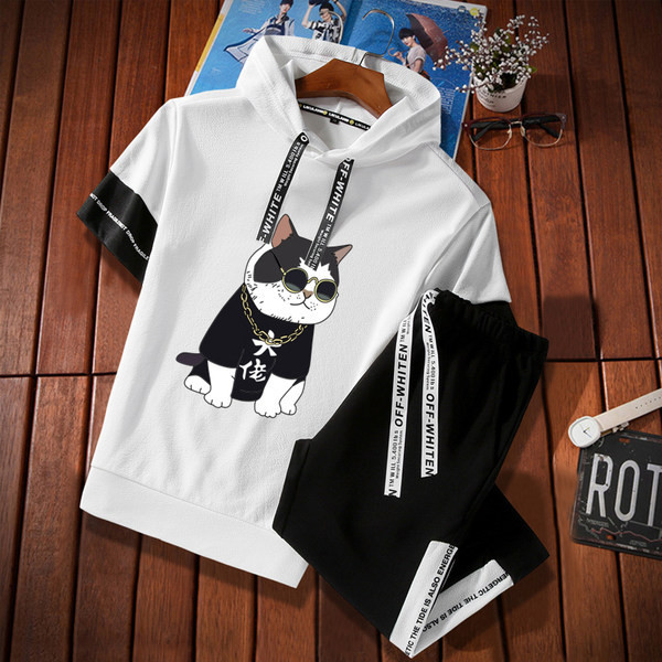 Muška sportska ekipa s kapuljačom i kravatom s natpisom