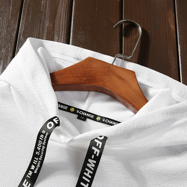 Muška sportska ekipa s kapuljačom i kravatom s natpisom