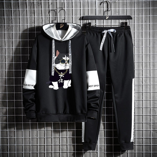 Echipa sportiva masculina cu aplicarea mai multor modele