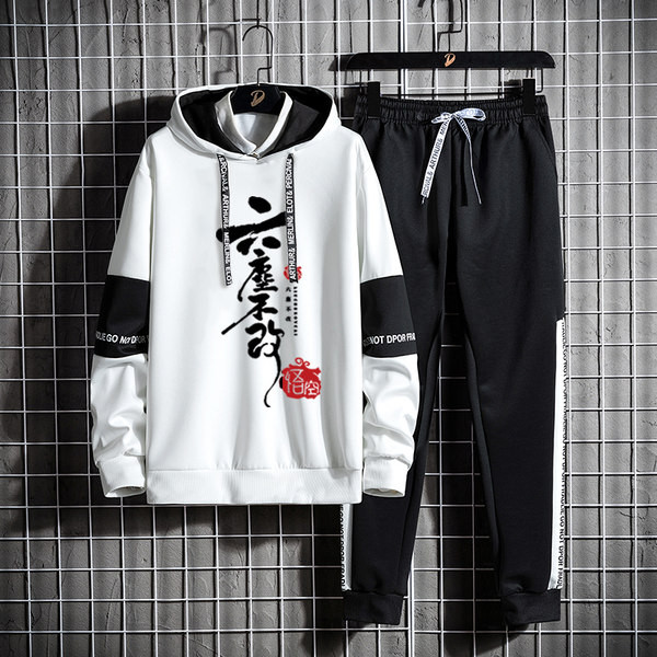 Echipa sportiva masculina cu aplicarea mai multor modele