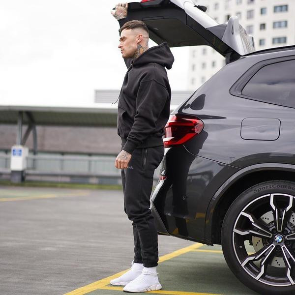 Ühevärviline meeste meeskond kolmes värvitoonis