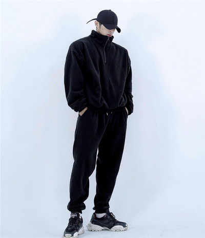 Meeste spordimeeskond kahes värvitoonis