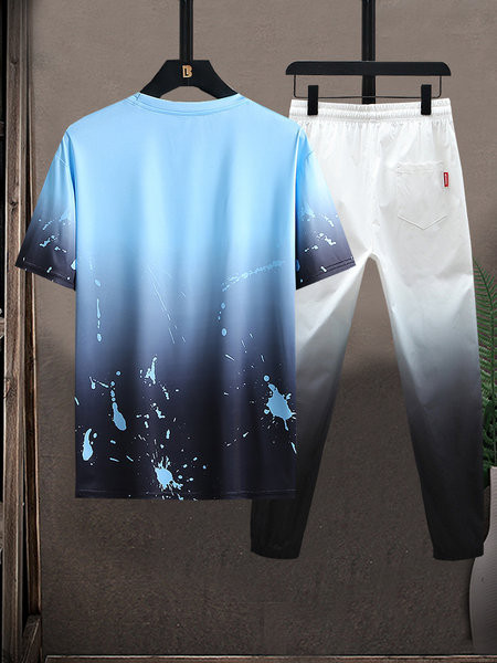 Moodne meeste komplekt kolmes värvitoonis T-särgist ja pükstest