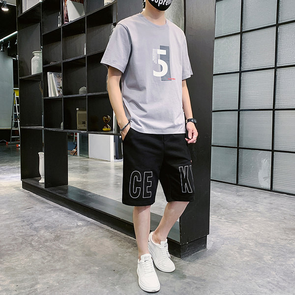 Ikdienas vīriešu T-kreklu komplekts ar numuru aplikāciju un šortiem