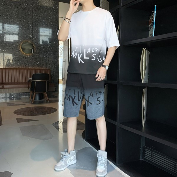 Ανδρική αθλητική φόρμα σε τρία χρώματα