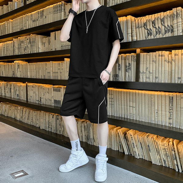 Jednostavan model muške sportske ekipe od majice i hlača