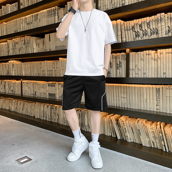 Jednostavan model muške sportske ekipe od majice i hlača