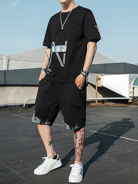 Mitmes värvitoonis kaheosaline meeste komplekt