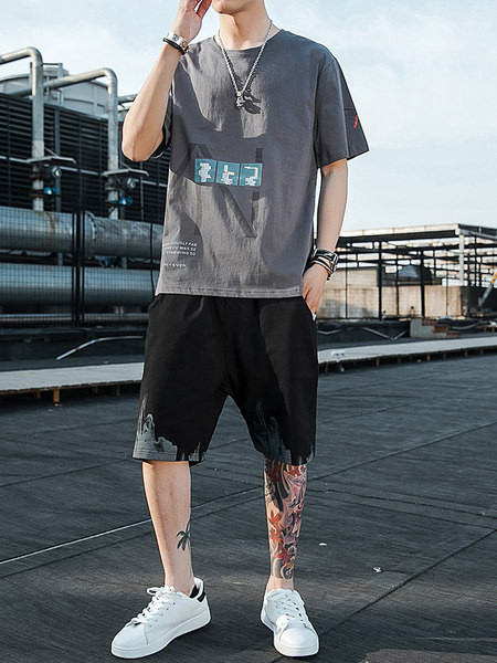 Mitmes värvitoonis kaheosaline meeste komplekt